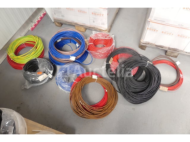 Elektrische kabels – kavel bij Auctelia, Braine-l'Alleud