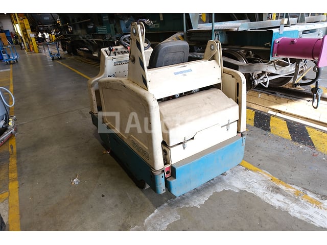 Elektrische zit-schrobmachine Tennant 6200 – foto 4 – kavel bij Auctelia, Antwerpen