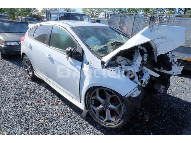 Gecrashte auto (voor onderdelen) Ford Focus ST (VIN:WF0KXXGCBKCL50192) – foto 2 – kavel bij Auctelia, Fauvillers