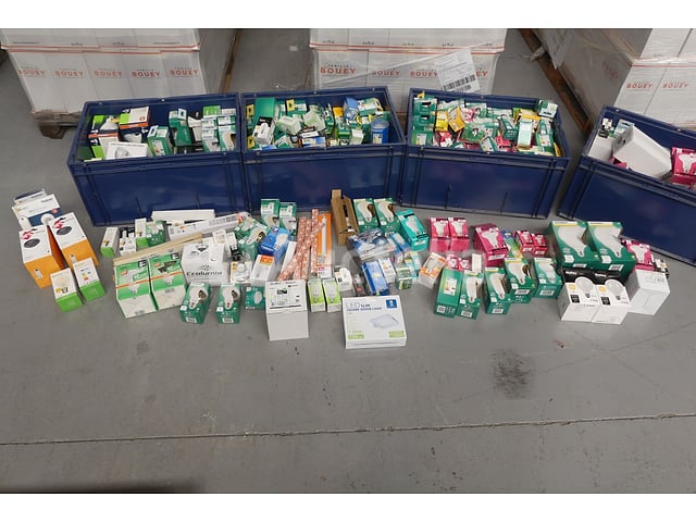 Gloeilampen – kavel bij Auctelia, Braine-l'Alleud
