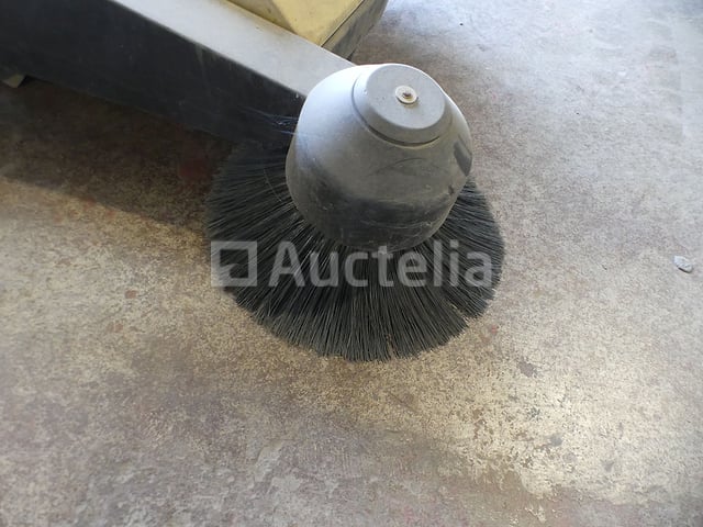 Handmatige vloerborstel Karcher KM 690 – foto 4 – kavel bij Auctelia, Binche