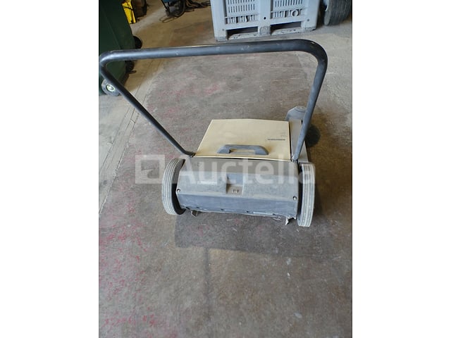Handmatige vloerborstel Karcher KM 690 – foto 5 – kavel bij Auctelia, Binche