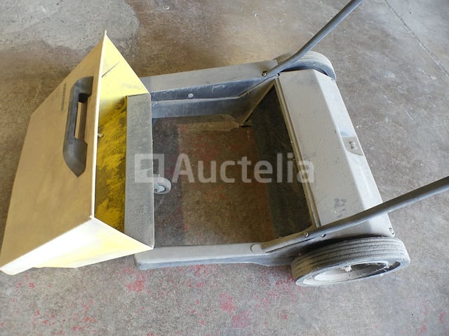 Handmatige vloerborstel Karcher KM 690 – foto 6 – kavel bij Auctelia, Binche
