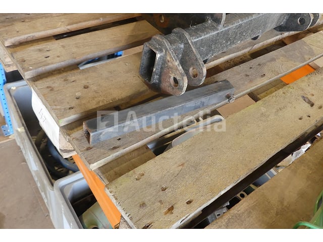 Hefarm + Accessoires – foto 6 – kavel bij Auctelia, Binche