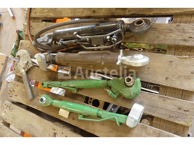 Hefarm + Accessoires – foto 2 – kavel bij Auctelia, Binche