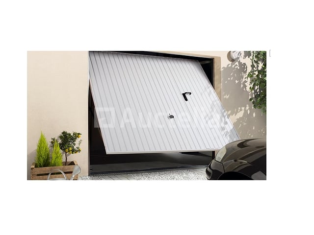 HORMANN overhangende handmatige garagedeur met witte rechter wicketdeur – foto 2 – kavel bij Auctelia, Aye