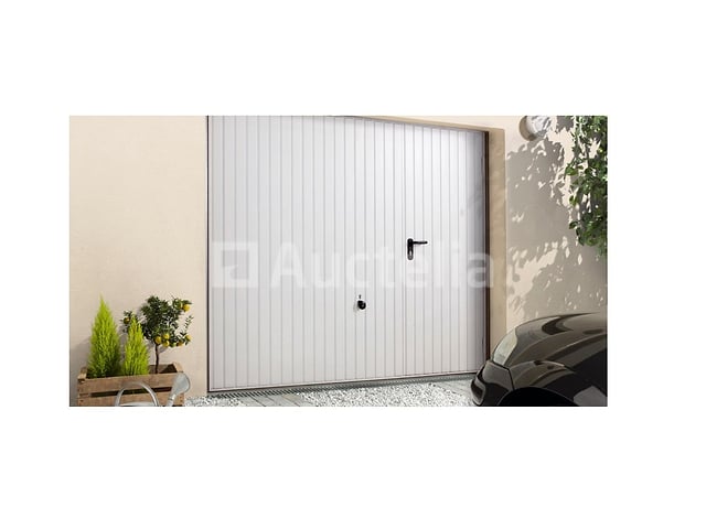 HORMANN overhangende handmatige garagedeur met witte rechter wicketdeur – foto 3 – kavel bij Auctelia, Aye