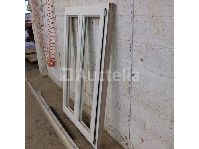 Houten raam IV 68 mm (Meranti), zonder beglazing, onvolledige beslagen Gebeitste afwerking (kleur dicht bij RAL 9003) – foto 2 – kavel bij Auctelia, Sankt Vith