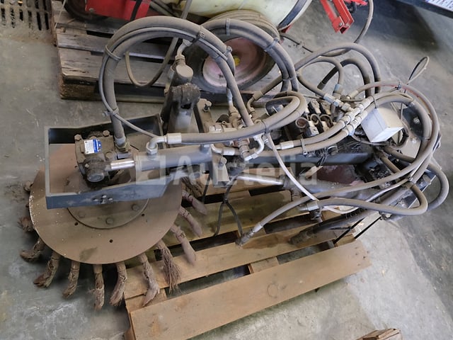 Hydraulische borstel voor veegvoertuig – foto 5 – kavel bij Auctelia, Ottignies-Louvain-la-Neuve