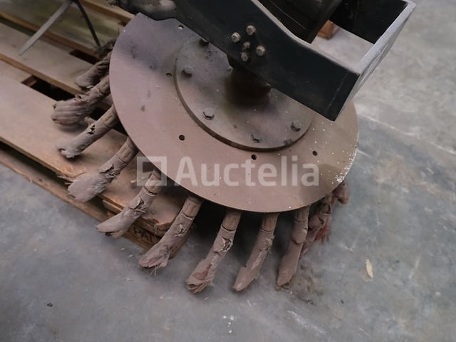 Hydraulische borstel voor veegvoertuig – foto 8 – kavel bij Auctelia, Ottignies-Louvain-la-Neuve