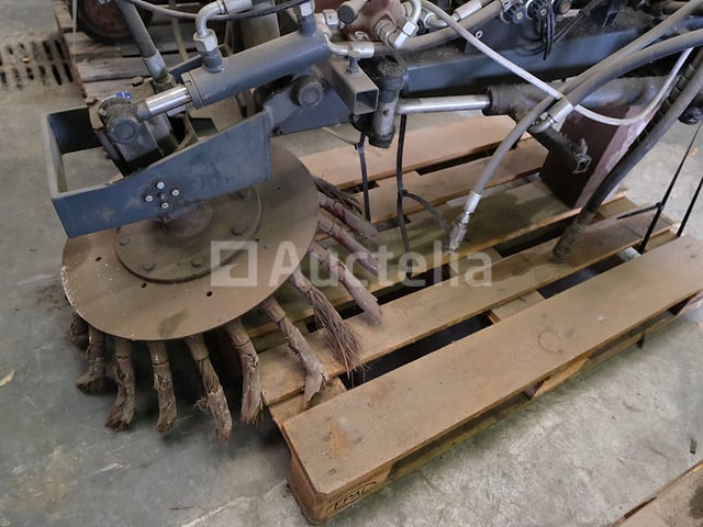 Hydraulische borstel voor veegvoertuig – foto 3 – kavel bij Auctelia, Ottignies-Louvain-la-Neuve
