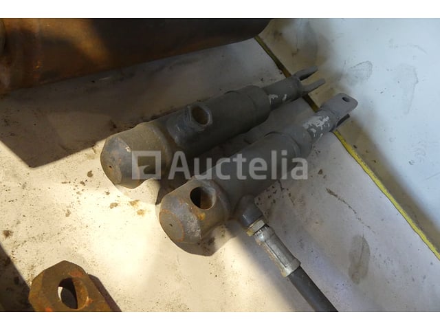 Hydraulische cilinders + accessoires – foto 3 – kavel bij Auctelia, Binche