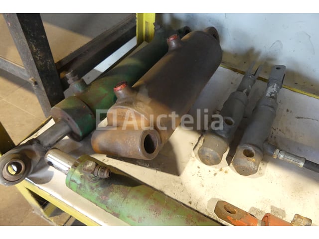 Hydraulische cilinders + accessoires – foto 2 – kavel bij Auctelia, Binche