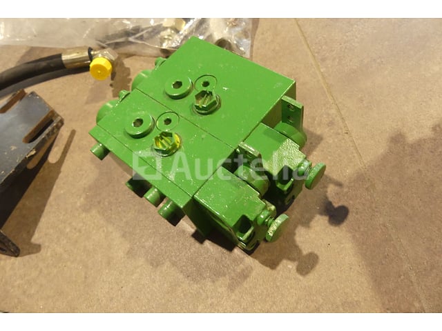 Hydraulische verdeler – foto 3 – kavel bij Auctelia, Binche