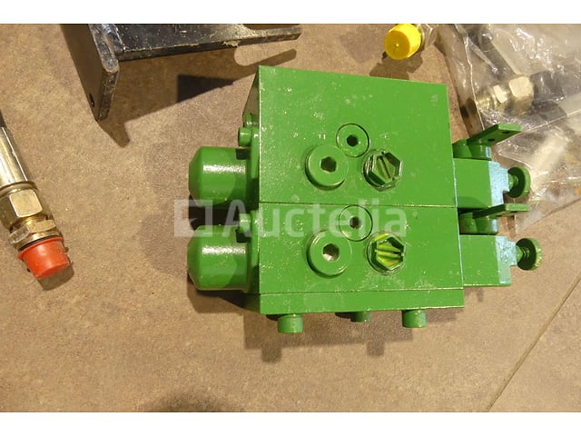 Hydraulische verdeler – foto 2 – kavel bij Auctelia, Binche