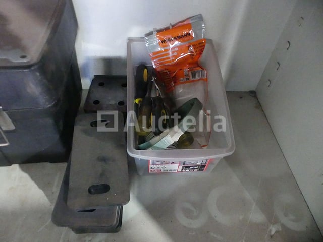 Inhoud van kast en gereedschap – foto 9 – kavel bij Auctelia, Éghezée