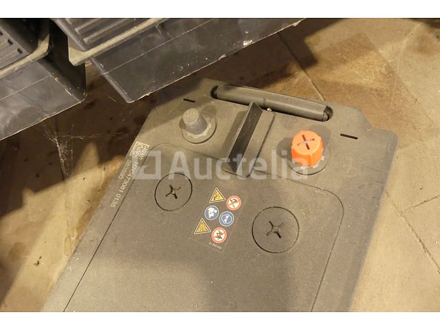 John Deere Sterkbox Batterij – foto 3 – kavel bij Auctelia, Binche