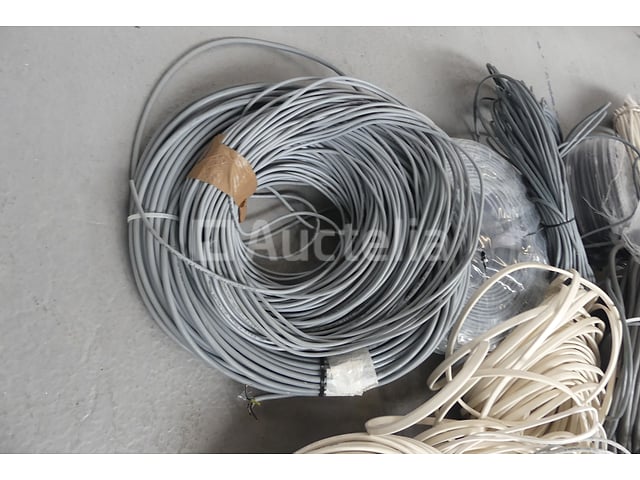 Kabels voor internet, telefoon, alarm – foto 5 – kavel bij Auctelia, Braine-l'Alleud
