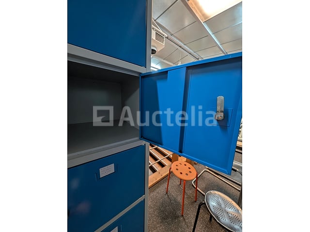 KLEEDKAMERS - metalen kluisjes met sloten – foto 5 – kavel bij Auctelia, Bastogne