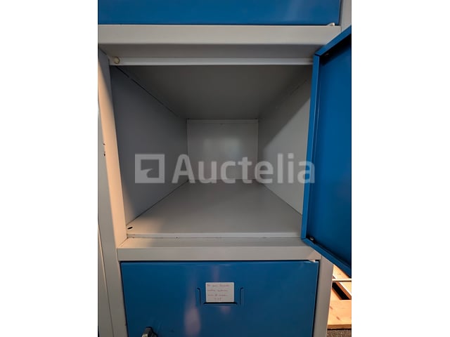 KLEEDKAMERS - metalen kluisjes met sloten – foto 4 – kavel bij Auctelia, Bastogne