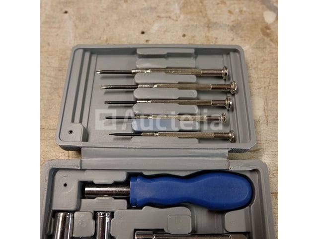 Kleine set dopsleutels en gereedschap – foto 5 – kavel bij Auctelia, Sankt Vith