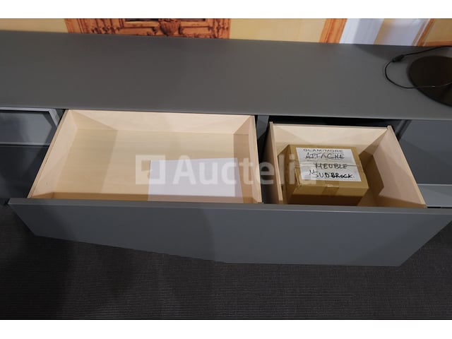 Ladekast met lamp – foto 5 – kavel bij Auctelia, Mont-de-l'Enclus