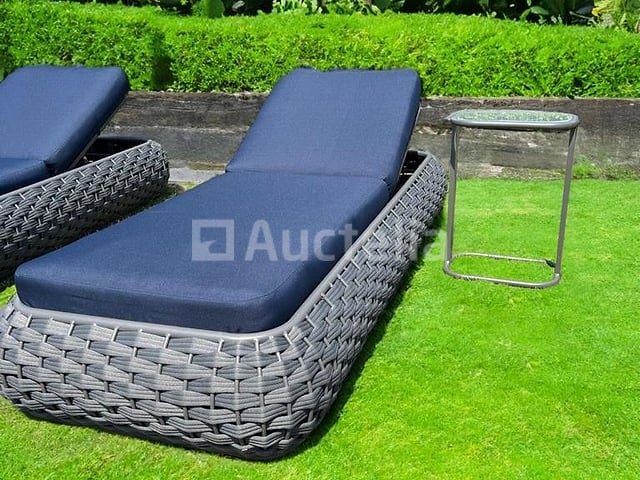 Ligbeddenset 2-delig dark antraciet wicker / light grey kussens – foto 2 – kavel bij Auctelia, Tholen