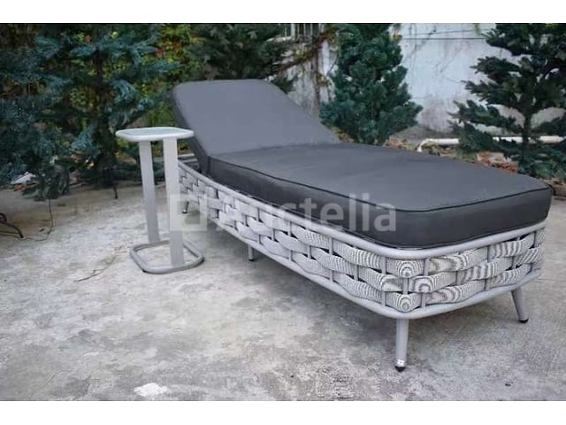 Ligbeddenset - 2 x 1 persoons ligbed met 2 bijzettafels – foto 4 – kavel bij Auctelia, Tholen