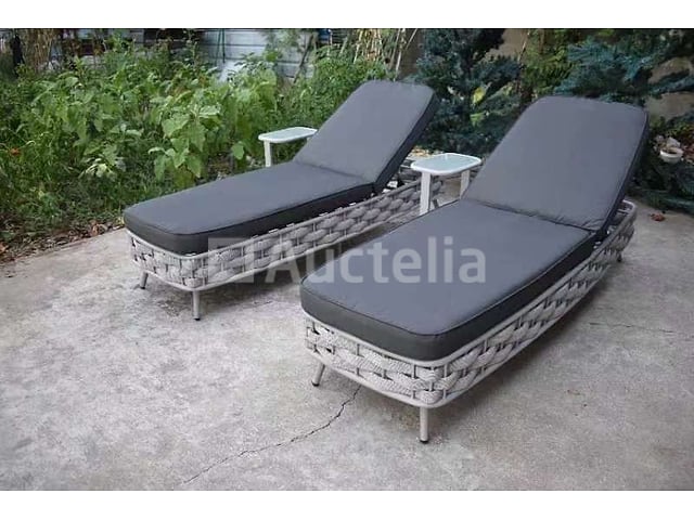 Ligbeddenset - 2 x 1 persoons ligbed met 2 bijzettafels – foto 2 – kavel bij Auctelia, Tholen