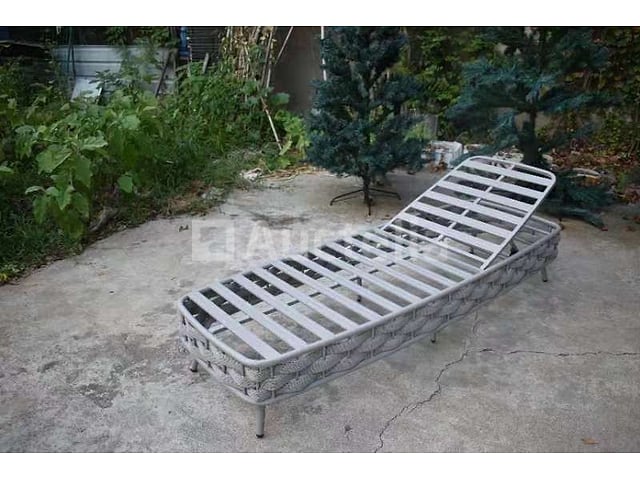 Ligbeddenset - 2 x 1 persoons ligbed met 2 bijzettafels – foto 3 – kavel bij Auctelia, Tholen