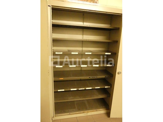 Metalen kast – foto 3 – kavel bij Auctelia, Charleroi