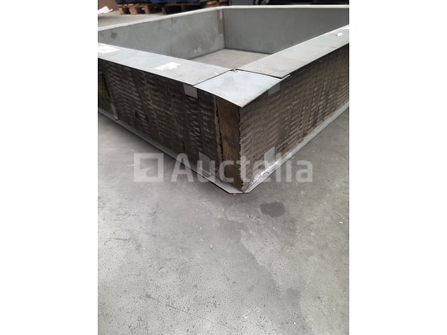 Metalen stoephoogte 20 cm – 800 × 800 mm – foto 3 – kavel bij Auctelia, La Louvière