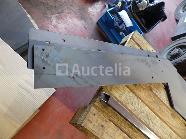 Metalen trap met leuning – foto 3 – kavel bij Auctelia, Éghezée