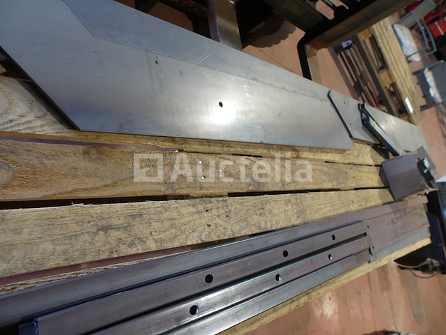 Metalen trap met leuning – foto 4 – kavel bij Auctelia, Éghezée