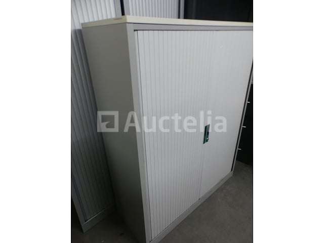 Midden-hoge garderobe met luiken – foto 3 – kavel bij Auctelia, Saint-Gilles