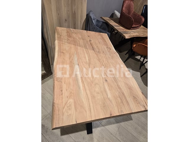 Nieuwe acacia massief houten tafel met natuurlijke randen 240x110x5cm hoogte 77cm – kavel bij Auctelia, Meix-devant-Virton