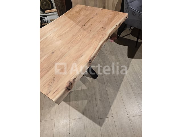 Nieuwe tafel acacia massief hout natuurlijke randen 240x110x5cm hoogte 77cm voet x x – foto 2 – kavel bij Auctelia, Meix-devant-Virton