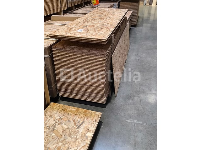 OSB3 2050 x 625 x 12 mm installatiepaneel: +- 25 m²: 19 panelen – foto 2 – kavel bij Auctelia, Bastogne
