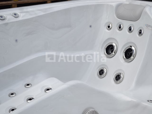 Outdoor Spa 5-persoons 230x230 cm - Sneeuwwit bad / grijze zijkant - Incl. Bluetooth – foto 4 – kavel bij Auctelia, Tholen