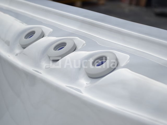 Outdoor Spa 5-persoons 230x230 cm - Sneeuwwit bad / grijze zijkant - Incl. Bluetooth – foto 6 – kavel bij Auctelia, Tholen