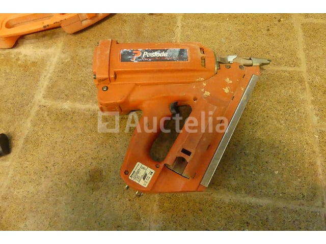 Paslode IM 350/90 CT Spijkermachine – foto 2 – kavel bij Auctelia, Rhode-Saint-Genèse