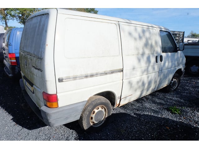 Pick-up truck (voor onderdelen) Volkswagen Transporter (2013-254,723 km)(VIN:SJNFCAF15U6404058) – foto 4 – kavel bij Auctelia, Fauvillers