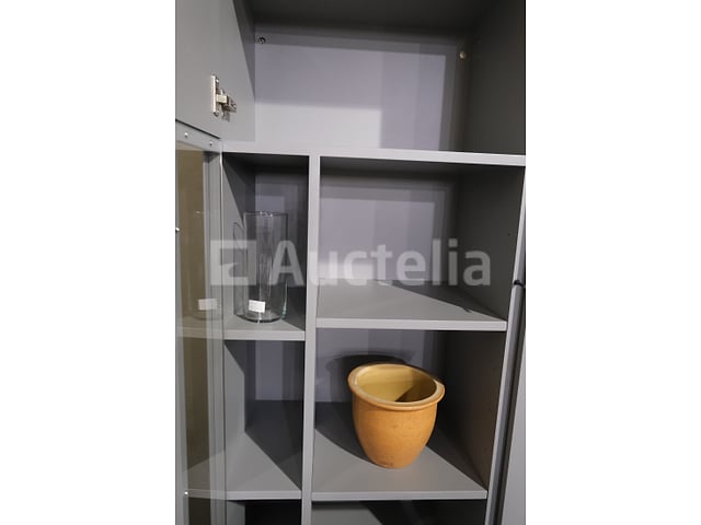 Planken met inhoud – foto 3 – kavel bij Auctelia, Mont-de-l'Enclus
