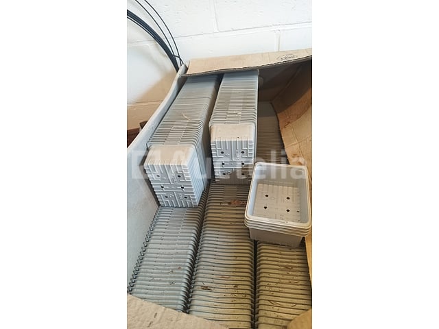 Plastic bakjes voor groentekluiten (1500 stukjes) – kavel bij Auctelia, Lasne