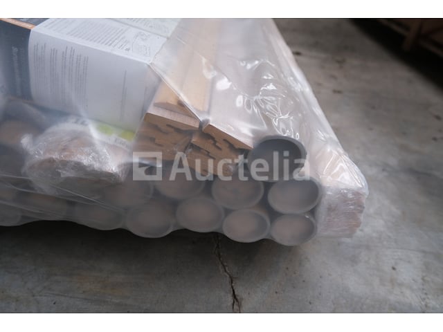 Plinten met Meister-bevestigingsklemmen – foto 4 – kavel bij Auctelia, Liège