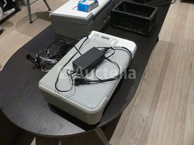 REF: Lot 058 - L-vormig bureau (Geen andere accessoires) – foto 8 – kavel bij Auctelia, Anderlecht