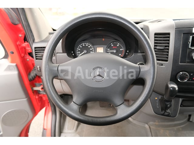REF: Lot V4 - Mercedes-Benz 318 CDI-D brandweer pickup bus (2008-399.253 km-VIN:WDB9066331S319598) – foto 9 – kavel bij Auctelia, Cuesmes