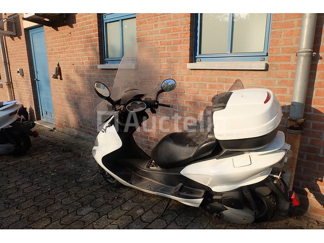 REF: V2 - 125 cc scooter (voor onderdelen) MBK Skyliner – foto 2 – kavel bij Auctelia, Waremme