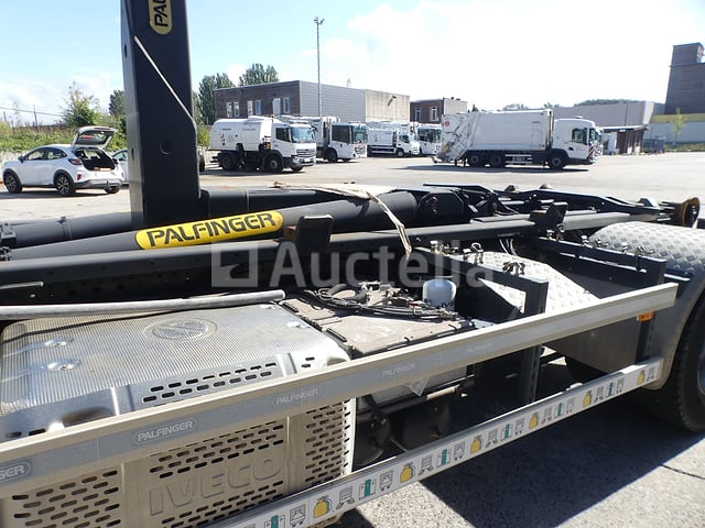 REF:10007 - Containertruck Iveco 310 Stralis (2018-31,097 km)(VIN:WJMA62AN30C398938) – foto 8 – kavel bij Auctelia, Bruxelles