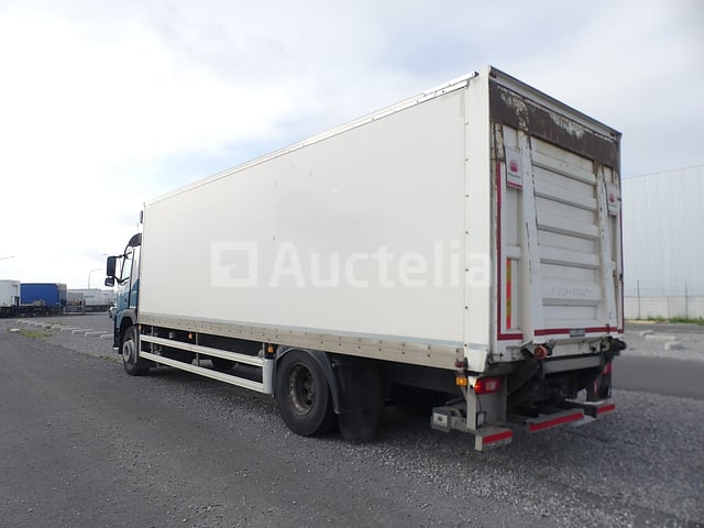 REF:1CYS304 - Volvo FM 330 Box Truck (2016-523,411 km)(VIN:YV2X9J0A8GB781650) – foto 7 – kavel bij Auctelia, Fleurus